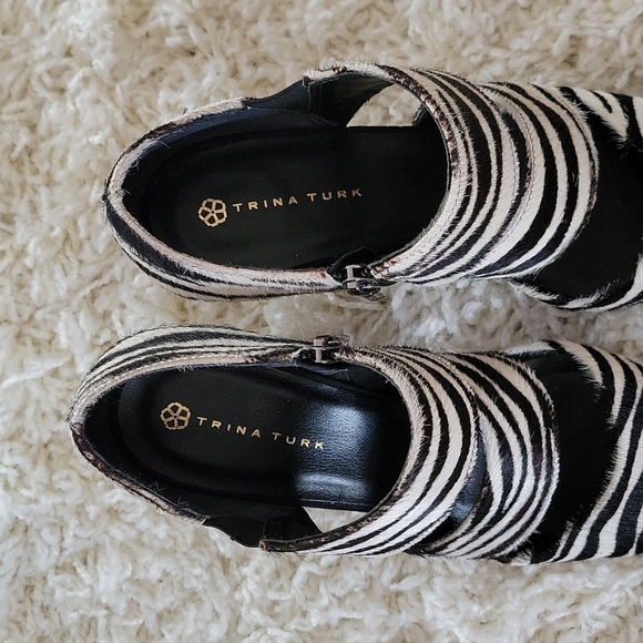 Trina Turk Malibu Calf Hair Cut Out Pump Heels 9 - Picture 5 of 16